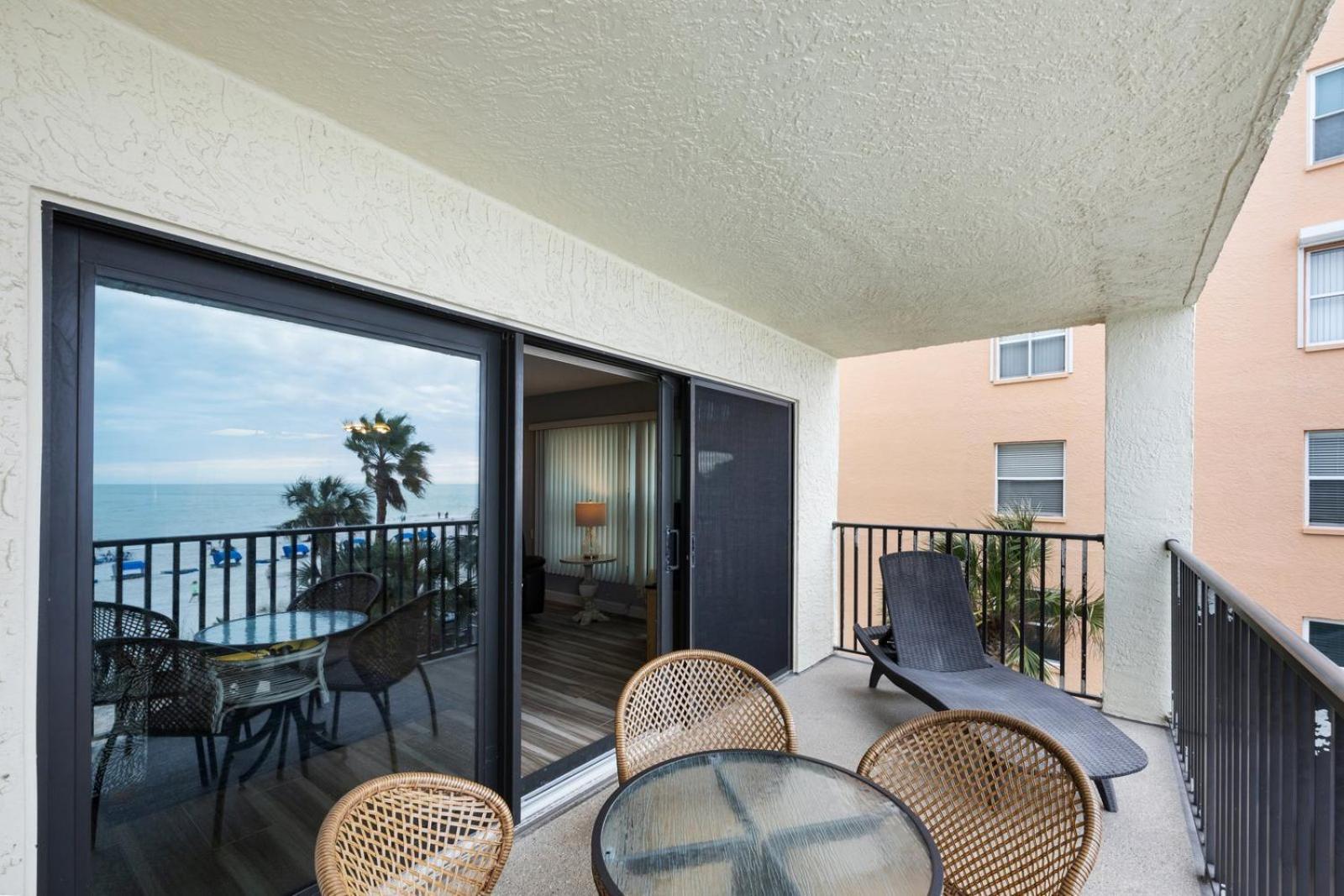 201 Sandy Shores Condos St. Pete Beach Exterior photo